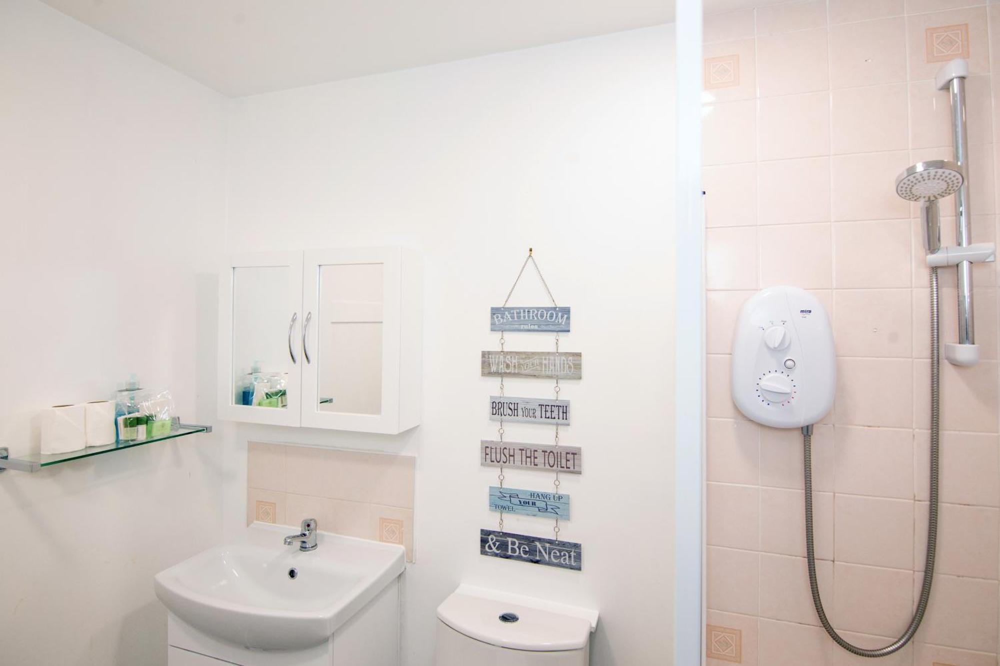 The Summit West End- Elegant Apartment With Free Parking In Prime Location Aberdeen Kültér fotó